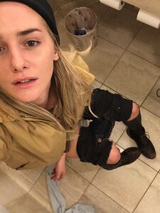 Super Cute Actress Addison Timlin Nude Leaks